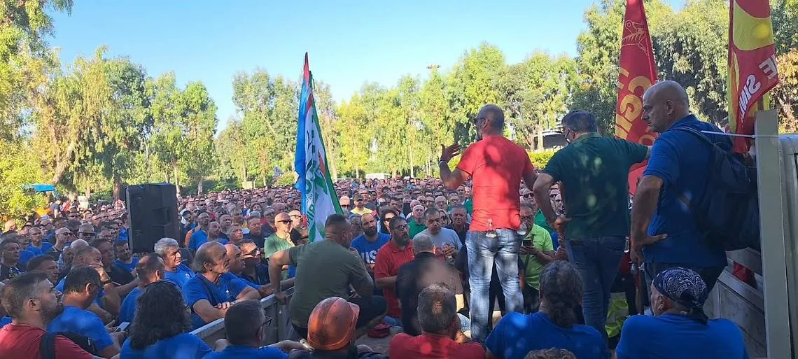 Ex Ilva, lo Slai Cobas attacca Governo, sindacati e ambientalisti: «Riprendere subito scioperi e blocchi»